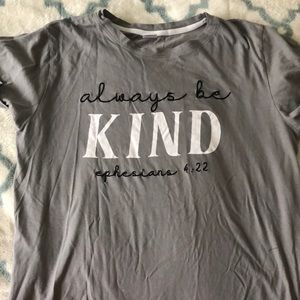 Grey Tee oversized “Always be kind”